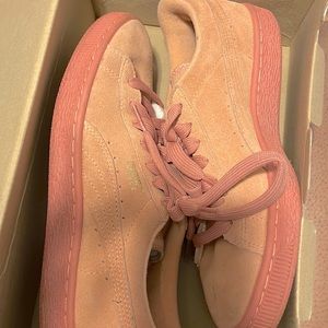 Suede Pink Pumas